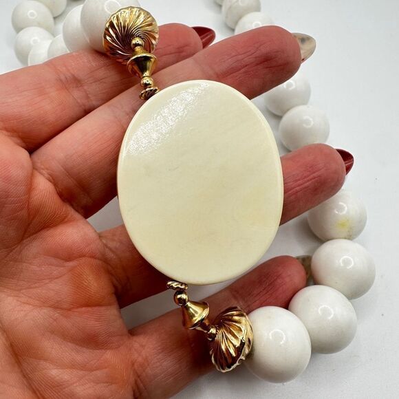 17" Ceramic beaded and Scrimshaw-style pendant vintage necklace! - Picture 12 of 16